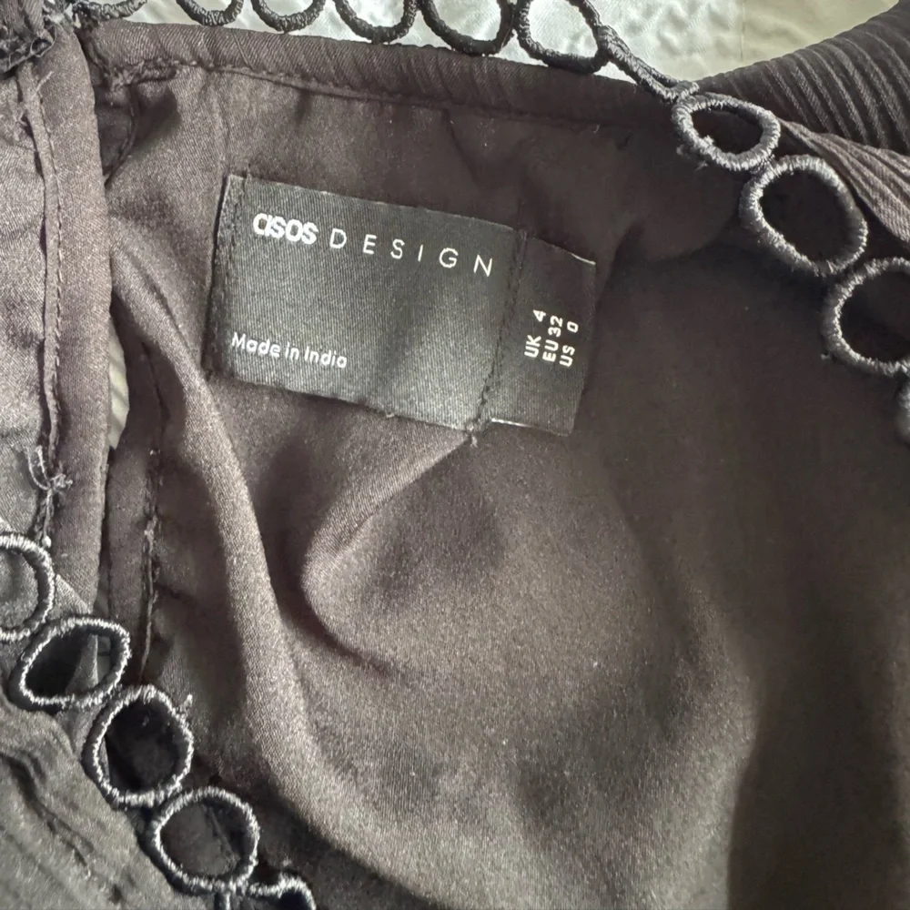 ASOS DESIGN mini dress with long sleeve and circle trim Sz 0 - Picture 12 of 12